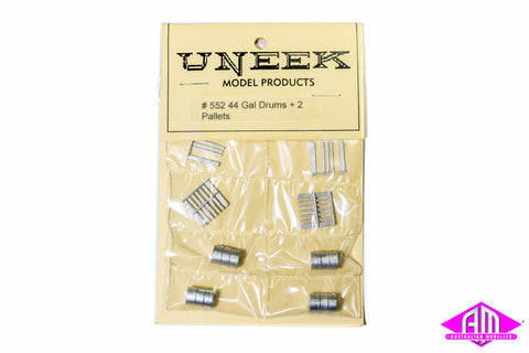 Uneek - UN-552 - 44 Gallon Drums and 2 Pallets (HO Scale)