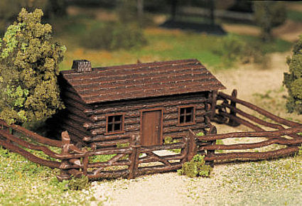 45982 - Log Cabin With Rustic Fence (O Scale)