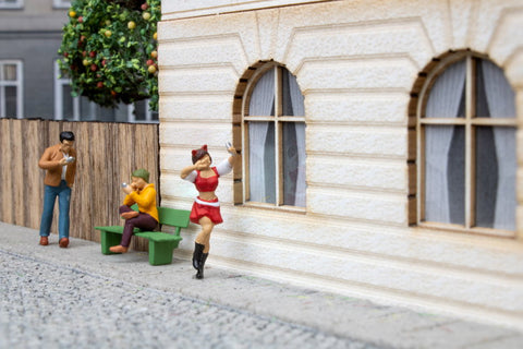 Noch 16609 - Funny Scenes - Smartphone Zombies (HO Scale)