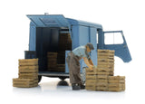 Artitec - Market Trader with Crates (HO Scale)