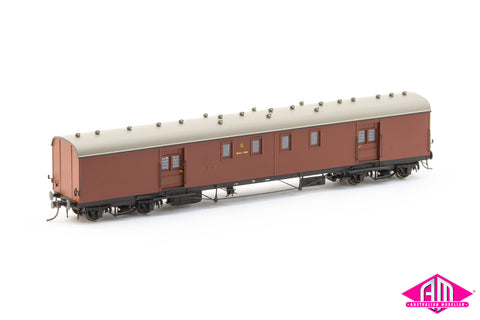 KP Mail Van KP 732, Plain Bearing Bogies, Indian Red, Weathered Roof (KP 002)