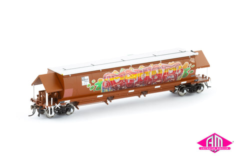 BGKF Grain Hopper, SSR Faded SRA Red With Grain Lids & Graffiti, XCS Bogies - Single Car (NGH-102) HO Scale