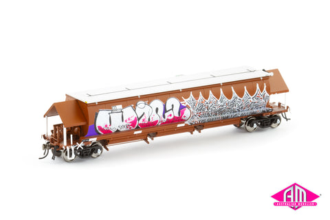 BGKF Grain Hopper, SSR Faded SRA Red With Grain Lids & Graffiti, XCS Bogies - Single Car (NGH-103) HO Scale