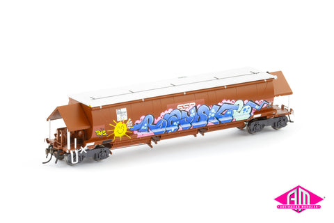 BGKF Grain Hopper, SSR Faded SRA Red With Grain Lids & Graffiti, DCA Bogies - Single Car (NGH-79 HO Scale