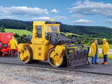 11558 - BOMAG Roller With Grit Spreader (HO Scale)