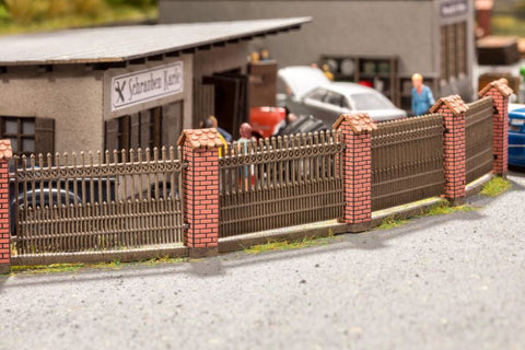 Noch 14235 - Fence With Brick Columns (HO Scale) (Discontinued)