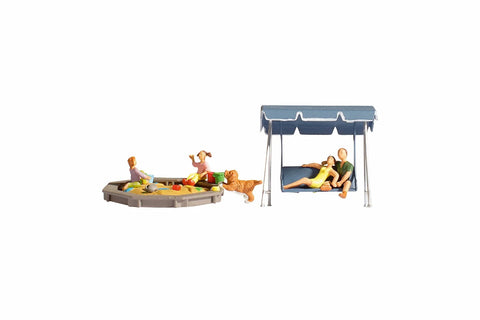 Noch 15590 - Figure Set - Parents & Children (HO Scale)