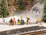 Noch 15927 - Figure Set - Selling Christmas Trees (HO Scale)