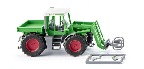 17038003 - Fendt Xylon with Bale Grab (HO Scale)
