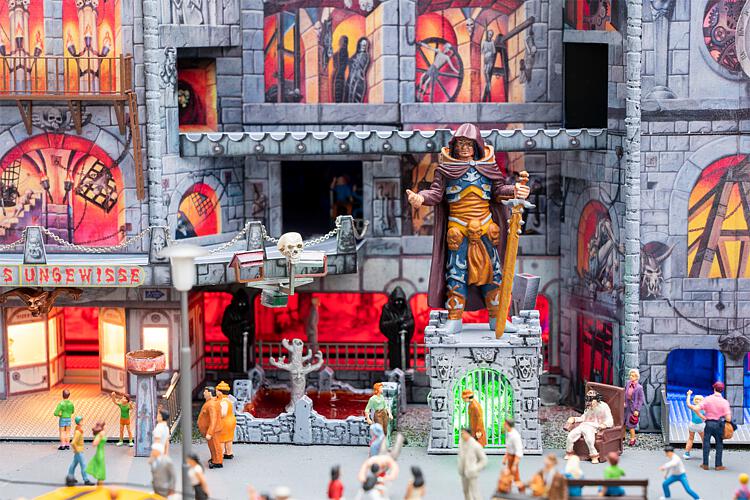Faller - 272-140418 - Daemonium Ghost Train Ride (HO Scale ...