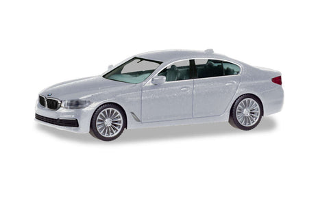326-430692s - BMW 5 Sedan - Silver (HO Scale)