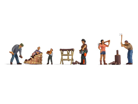 Noch 36616 - Figure Set - Chopping Wood (N Scale)