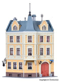 Kibri - 38296 - Corner Terrace House Kit - Wochenmarkt (HO Scale)