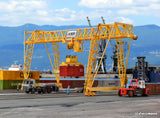 38530 - Dock Yard Container Crane (HO Scale)