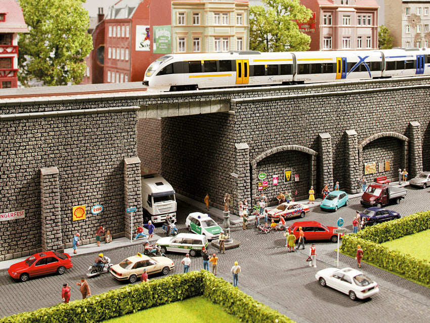 Noch 58058 - Arcade Wall - 33.4 x 12.5cm (HO Scale) – Australian Modeller