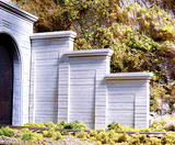 8421 - Stepped Tunnel Wall Abutment - Concrete (HO Scale)
