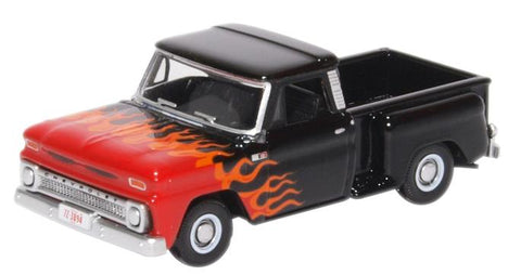 87CP65004 - Chevrolet Stepside Pick Up 1965 - Black/Orange Flames (HO Scale)