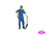 Fireman Standing With Shovel (7mm Scale)
