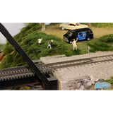 BLMA900 - People Mooning 4pc (N Scale)
