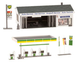 Faller - FAL-130345 - BP Petrol Station with Service Bay (HO Scale)