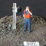 Uneek - UN-391 - Trackside Phone with Worker (HO Scale)